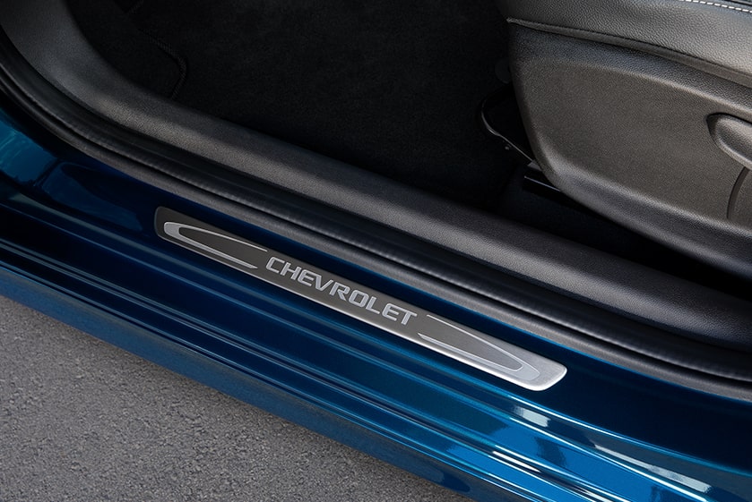 Chevrolet Onix Plus Accesorios - Protector de solera de aluminio