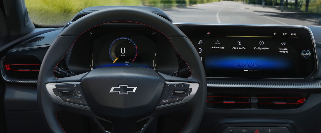 Vista desde el puesto de conducción del nuevo auto Chevrolet Onix Hatchback 2027, destacando el volante multifunción y la integración de las pantallas digitales del tablero y sistema MyLink en Argentina.