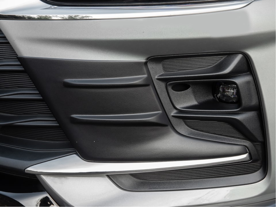 Vista en detalle del sensor de estacionamiento trasero del Chevrolet Onix Plus.