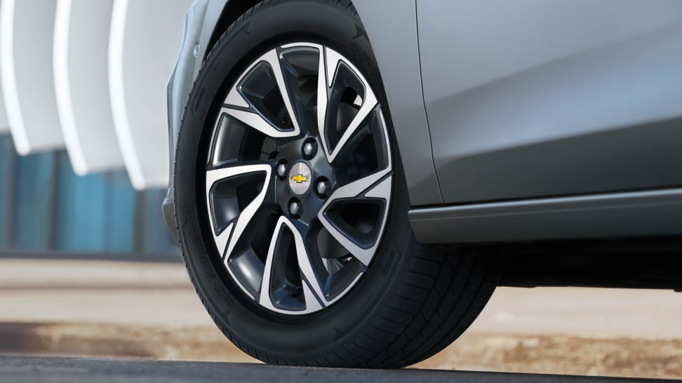 Detalle de las llantas de aleación de 16 pulgadas del Chevrolet Onix Plus 2027 en Argentina