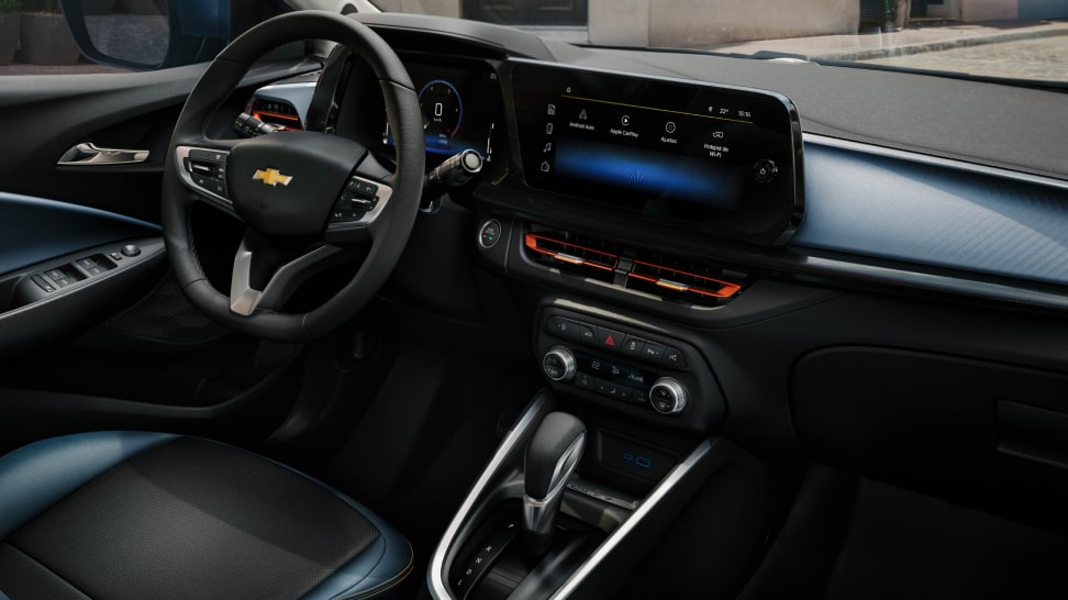 Detalle del interior de la puerta con acabados del Chevrolet Onix Plus 2027 que combina funcionalidad y bienestar en Argentina