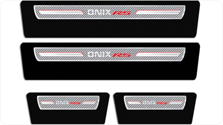 Umbral de puerta revestido de resina para el Chevrolet Onix RS.