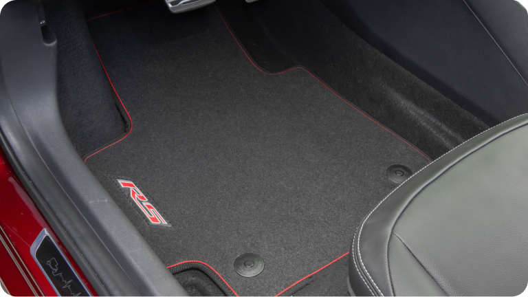 Juego de alfombras de cabina de alfombra con logotipo RS para el Chevrolet Onix.