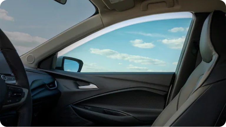 Rollo de película protector de ventanas del Chevrolet Onix.