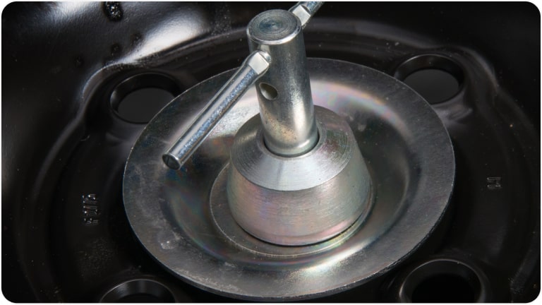 Kit de tuercas antirrobo de llanta de repuesto para el Chevrolet Onix.