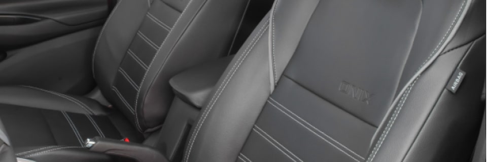 Vista cercana de los asientos del Chevrolet Onix.