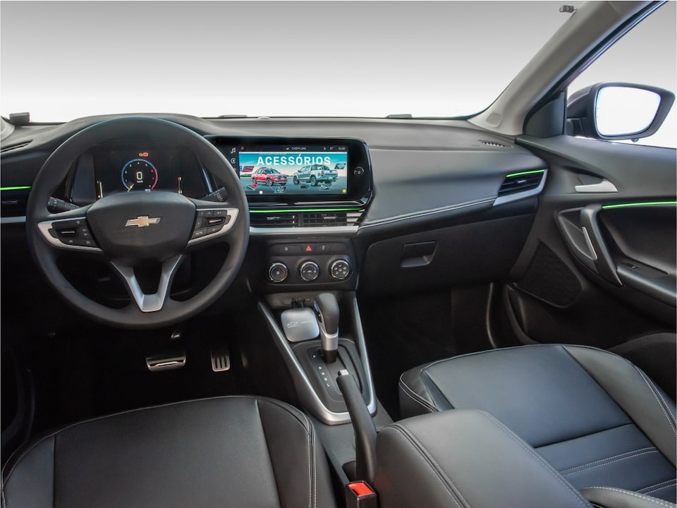 Iluminación interior LED RGB tipo ambiente del Paquete Elegance de la Chevrolet Tracker.