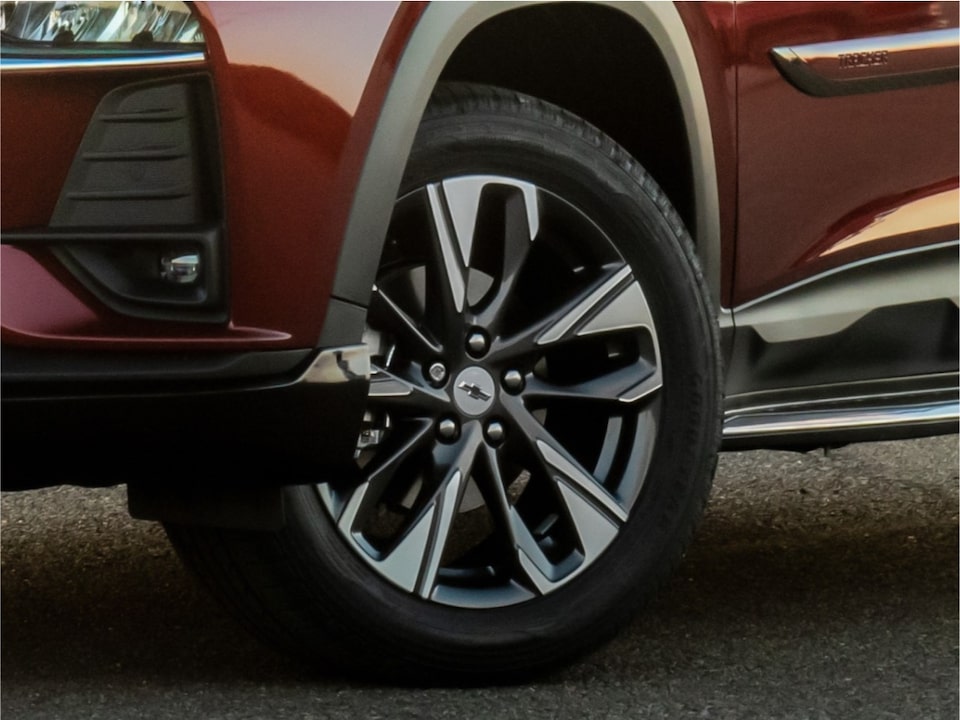 Llantas de aleación de 17 pulgadas de color negra diamantada del Paquete Lite de la Chevrolet Tracker.