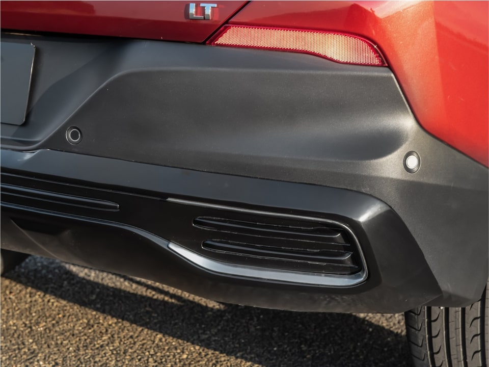 Aplicador de extensión de paragolpes trasero del Paquete Sport de la Chevrolet Tracker.