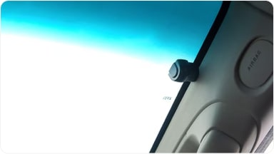 Accesorio de alarma volumétrica con sensores ultrasónicos, instalada en el interior de la SUV Chevrolet Trailblazer para mayor protección en Argentina.