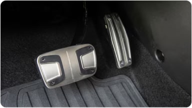 Accesorio de pedalera deportiva diseñada exclusivamente para transmisión automática, aportando un acabado refinado al interior de la nueva Chevrolet Spin en Argentina.