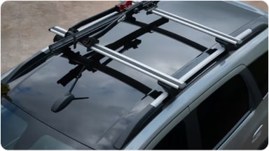 Vista superior de la nueva Chevrolet Spin con el kit de lámina de protección instalado en el techo, ofreciendo un acabado Black Piano brillante y protección contra rayones en Argentina.