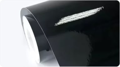 Rollo de lámina para ploteo en color Black Piano brillante, un accesorio de alta calidad para personalizar diferentes sectores de la nueva Chevrolet Spin en Argentina.