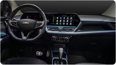 Vista frontal del panel central iluminado con el sistema LED RGB ambiental, permitiendo personalizar la atmósfera en la nueva Chevrolet Spin en Argentina.