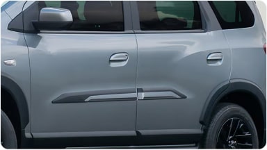 Vista lateral de la nueva Chevrolet Spin con lámina térmica instalada en los cristales, ofreciendo protección efectiva contra los rayos UV en Argentina.