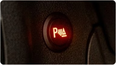 Detalle del sensor de estacionamiento delantero integrado en el paragolpes, una asistencia clave para realizar maniobras seguras en la nueva Chevrolet Spin en Argentina.