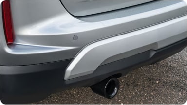 Detalle del sensor de estacionamiento trasero integrado en el paragolpes, facilitando las maniobras y aportando mayor seguridad a la nueva Chevrolet Spin en Argentina.