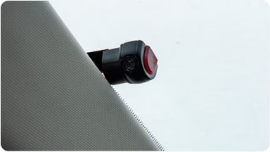 Detalle del sensor ultrasónico instalado en el interior, correspondiente al accesorio de alarma volumétrica que brinda protección contra robos en la nueva Chevrolet Spin en Argentina.