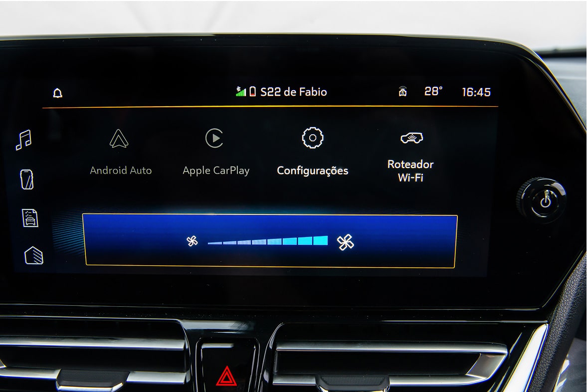Pantalla multimedia del Chevrolet Spin 2026, conectividad total con Android Auto, Apple CarPlay y WiFi para una experiencia única.