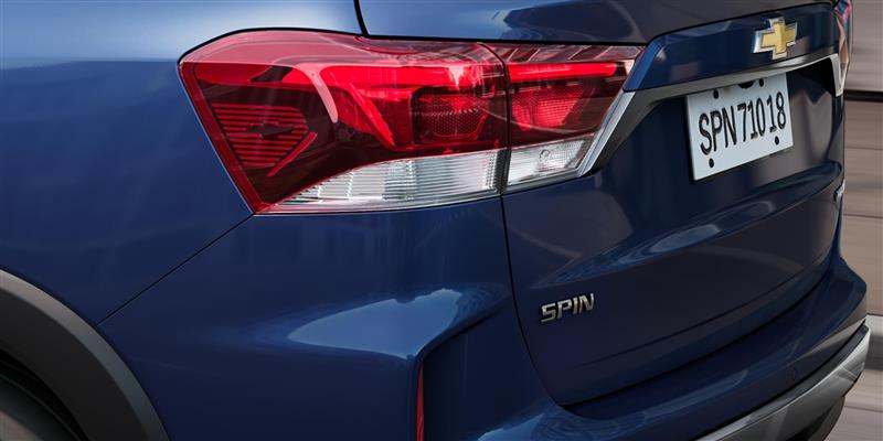 Parte trasera del Chevrolet Spin 2026, diseño moderno y detalles sofisticados que resaltan su estilo y personalidad familiar.