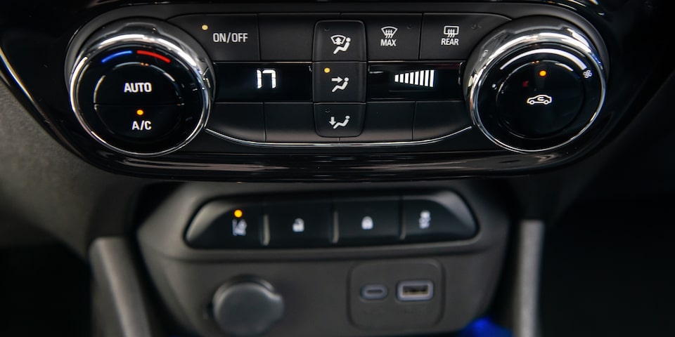 Panel de control de climatización del Chevrolet Spin 2026, sistema avanzado para mantener el confort y la temperatura ideal en todo momento.