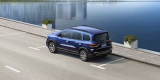 Interior del Chevrolet Spin 2026 con asientos abatidos, ofrece máxima flexibilidad de carga y espacio ideal para familias activas.