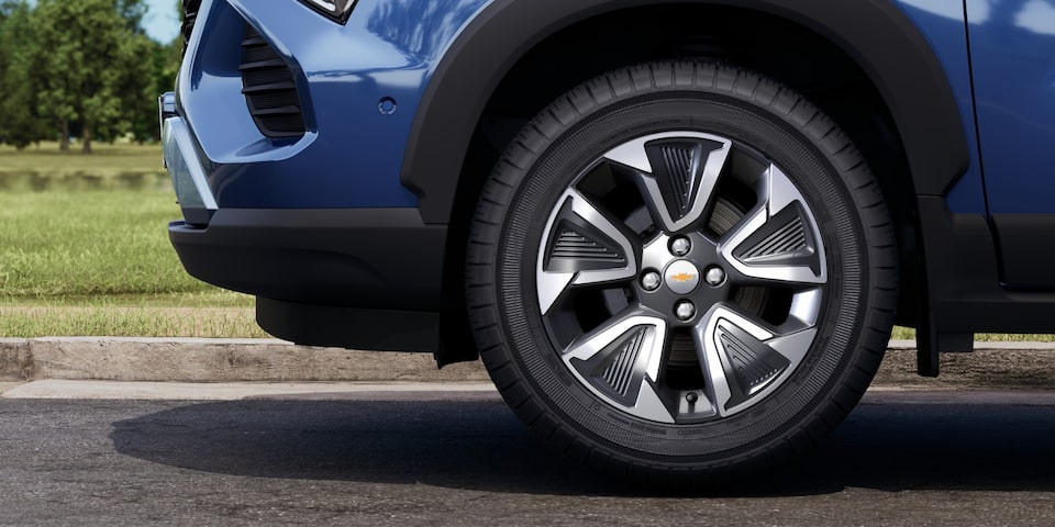 Parrilla frontal del Chevrolet Spin 2026 azul, diseño innovador que resalta modernidad y personalidad en el SUV familiar.