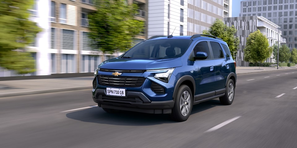 Parte trasera del Chevrolet Spin 2026 azul, detalles de diseño moderno que destacan su personalidad y elegancia familiar.