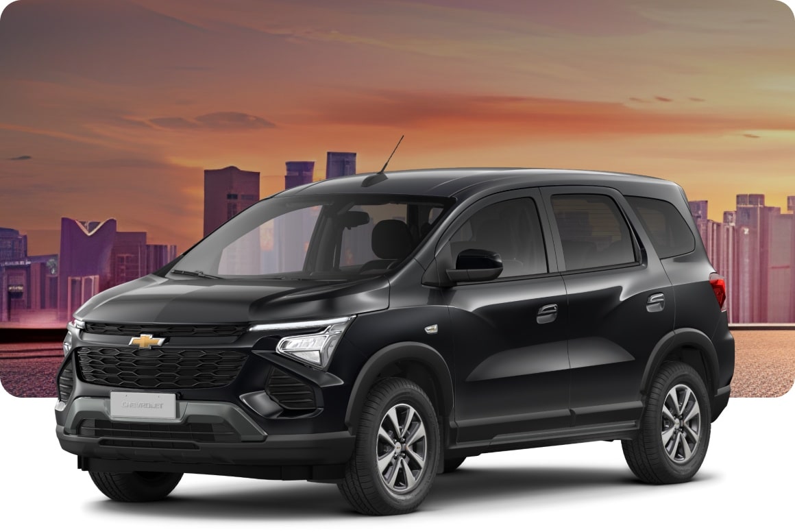 Vista en ángulo de tres cuartos frontal de la Chevrolet Spin 2027 versión LT MT color gris oscuro con transmisión manual, tablero digital de 8 pulgadas y faros delanteros LED en Argentina.
