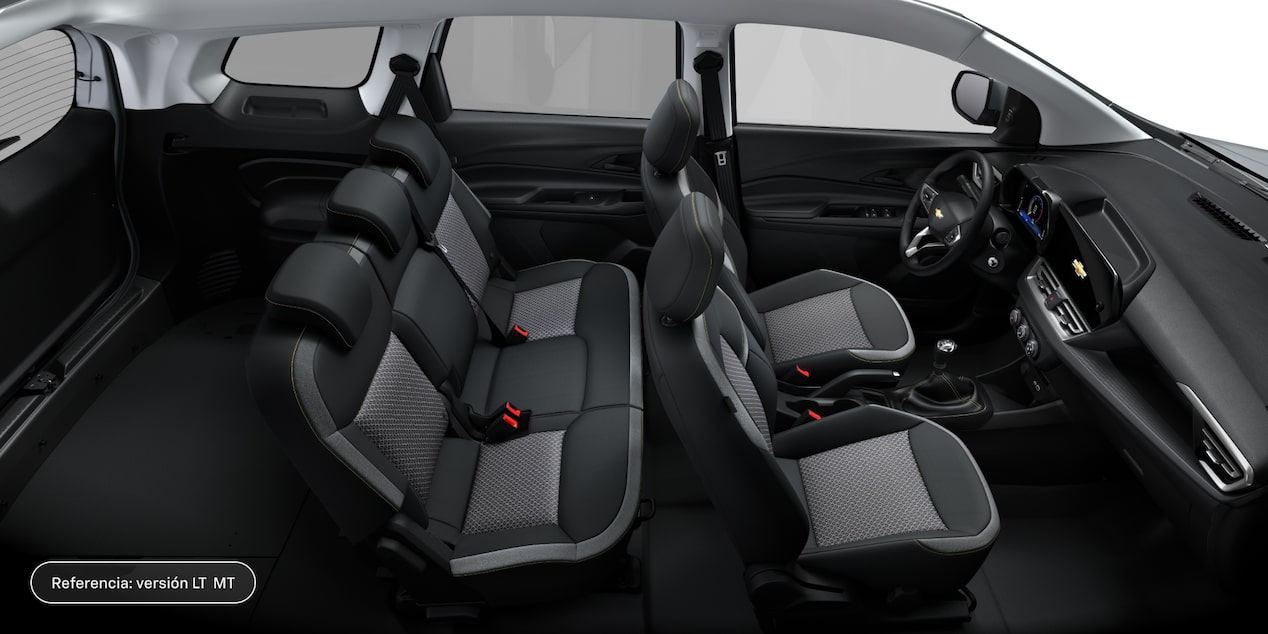 Vista completa del habitáculo de la Chevrolet Spin 2027 versión LT MT mostrando las tres filas de asientos con tapizado en tela gris y negro en Argentina.
