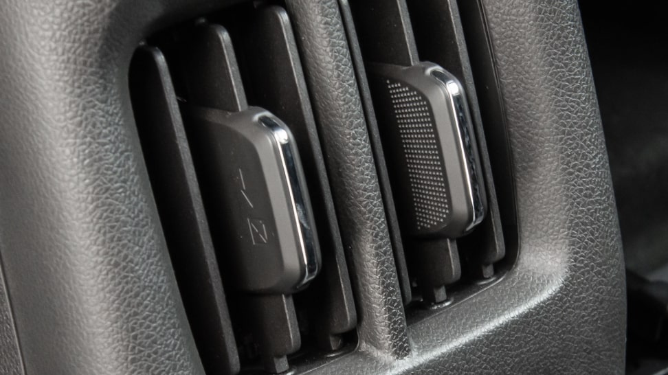 Detalle de las salidas de aire acondicionado para la segunda fila de asientos de la Chevrolet Spin 2027, garantizando climatización para todos los pasajeros en Argentina.