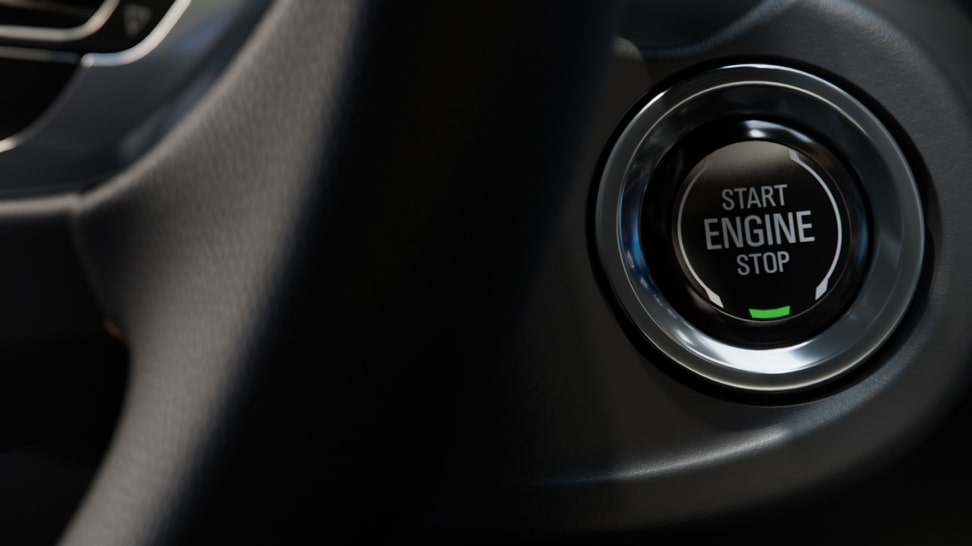 Detalle del botón de arranque Start/Stop con indicador LED de la Chevrolet Spin 2027 ubicado junto al volante en Argentina.