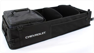 Accesorio de bolsa organizadora en tamaño estándar con la inscripción Chevrolet, ideal para mantener el interior ordenado gracias a sus divisores flexibles en Argentina.
