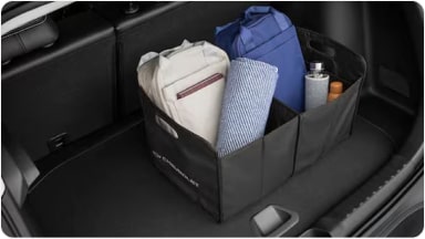 Práctico accesorio de bolsa organizadora plegable en tamaño estándar, con diseño funcional para mantener el orden de los objetos en la nueva Chevrolet Spin en Argentina.