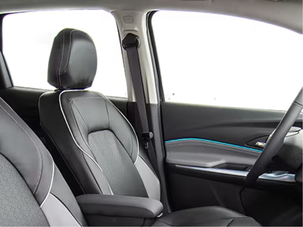 Vista del interior de la nueva Chevrolet Spin, destacando el diseño de los asientos y detalles exclusivos del paquete de accesorios Elegancia en Argentina.
