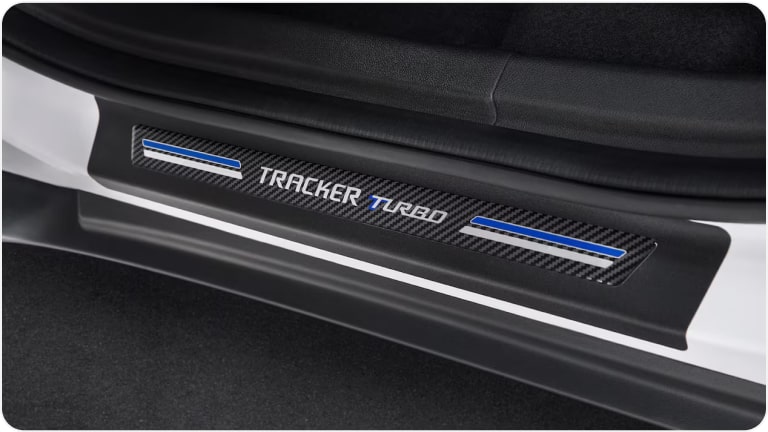 Protectores de zócalo de aluminio de la Chevrolet Tracker Turbo.