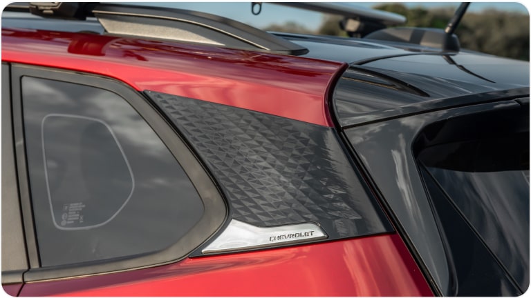 Aplique ornamental de columna C de la Chevrolet Tracker.