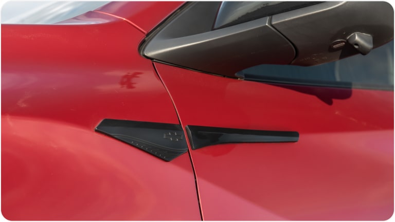 Aplique ornamental para guardabarros de la Chevrolet Tracker.