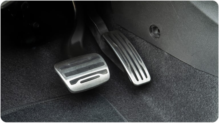 Juego de pedales deportivos para transmisión automática de la Chevrolet Tracker.