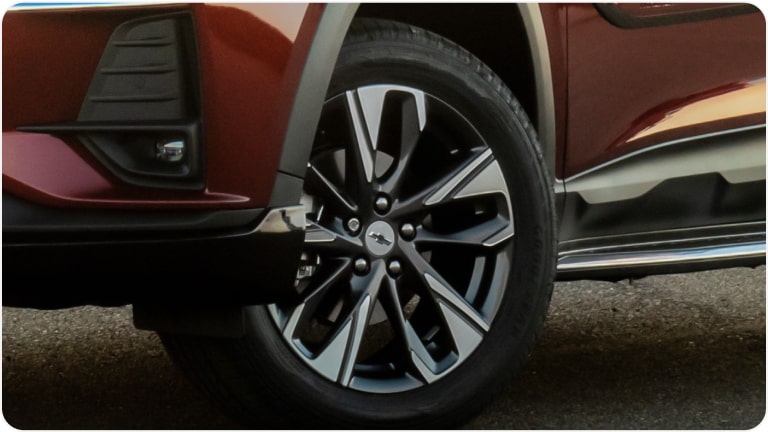 Llantas de aleación de 17 pulgadas en color negro diamantado de la Chevrolet Tracker.