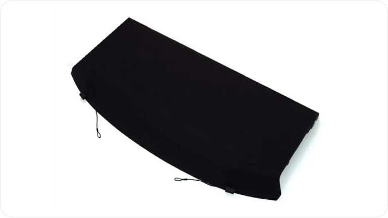 Funda rígida para baúl en color negro de la Chevrolet Tracker.