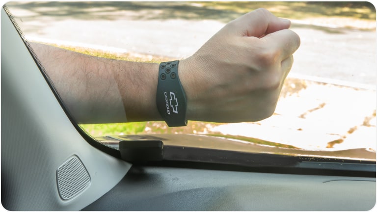 Alarma volumétrica smartband premium de la Chevrolet Tracker.