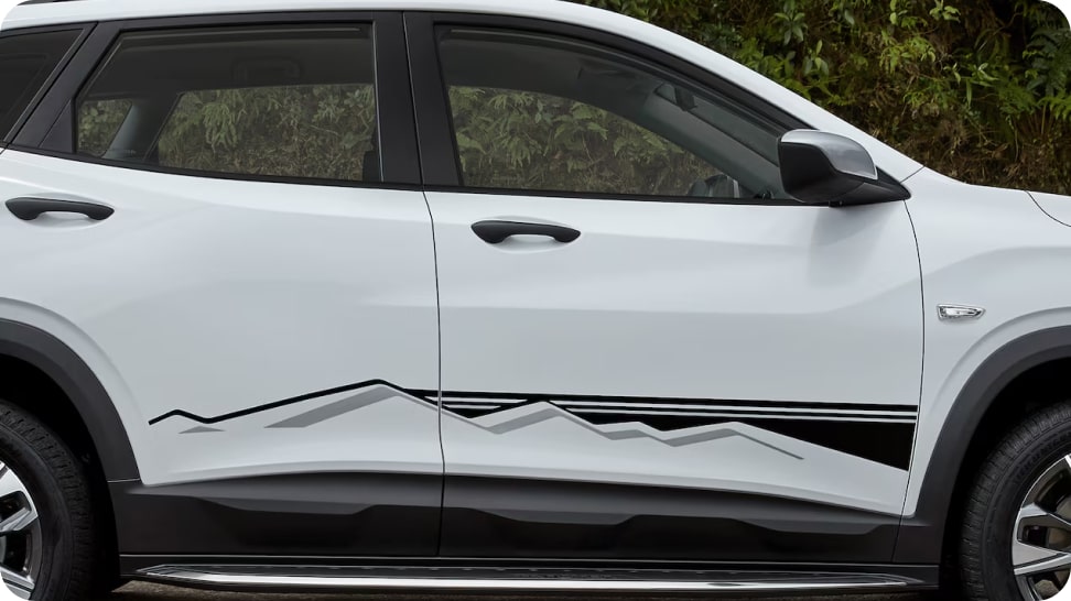 Detalle de la calcomanía de puerta lateral de la Chevrolet Tracker.
