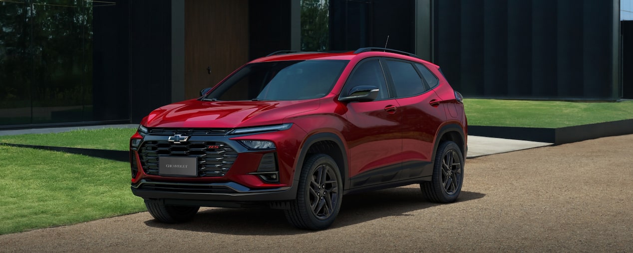Chevrolet Tracker estacionada en una zona urbana.