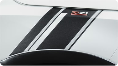 Detalle de los calcos laterales Z71 para guardabarros, accesorio original para personalizar y darle un toque deportivo a tu Chevrolet Trailblazer en Argentina