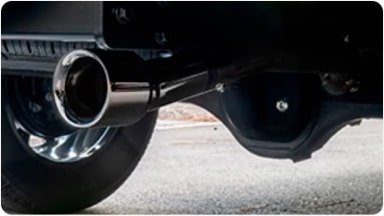 Accesorio de puntera de escape con acabado exclusivo Black Piano y salida simple de 3,5 pulgadas para la SUV Chevrolet Trailblazer en Argentina.