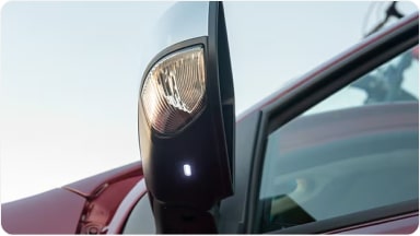  Accesorio de luces de bienvenida con iluminación LED proyectada desde los espejos exteriores para la SUV Chevrolet Trailblazer en Argentina.