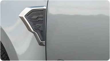  Accesorio de aplique ornamental oscurecido para guardabarros de la nueva Chevrolet Trailblazer en Argentina.