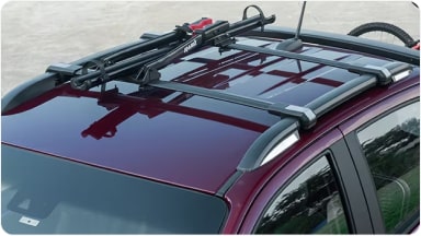Accesorio de soporte robusto fabricado en acero, ideal para transportar bicicletas de forma firme y segura en el techo de la SUV Chevrolet Trailblazer en Argentina.