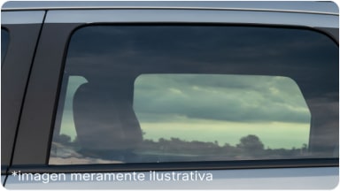 Vista exterior de los cristales oscurecidos con película de seguridad antivandalismo de la línea de accesorios originales para la SUV Chevrolet Trailblazer en Argentina.
